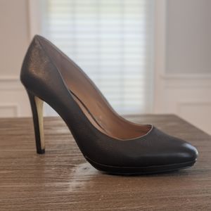Banana Republic Classic Leather Pump